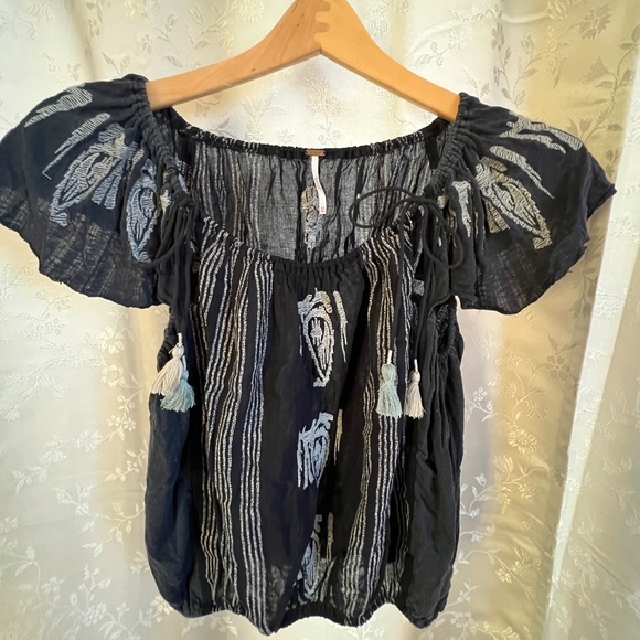 FREE PEOPLE PUKKA PEASANT BOHO EMBROIDERED TASSEL POM POM S/S Blouse-XS-EUC! - Picture 2 of 10